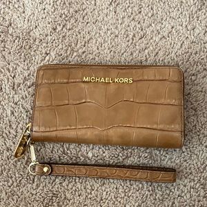 Michael Kors brown alligator wallet in EUC!